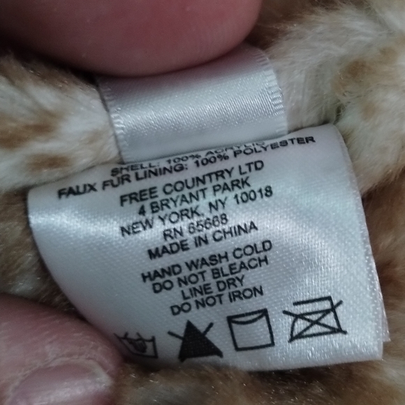 Free country Faux Far Neck Scarf - Picture 7 of 17